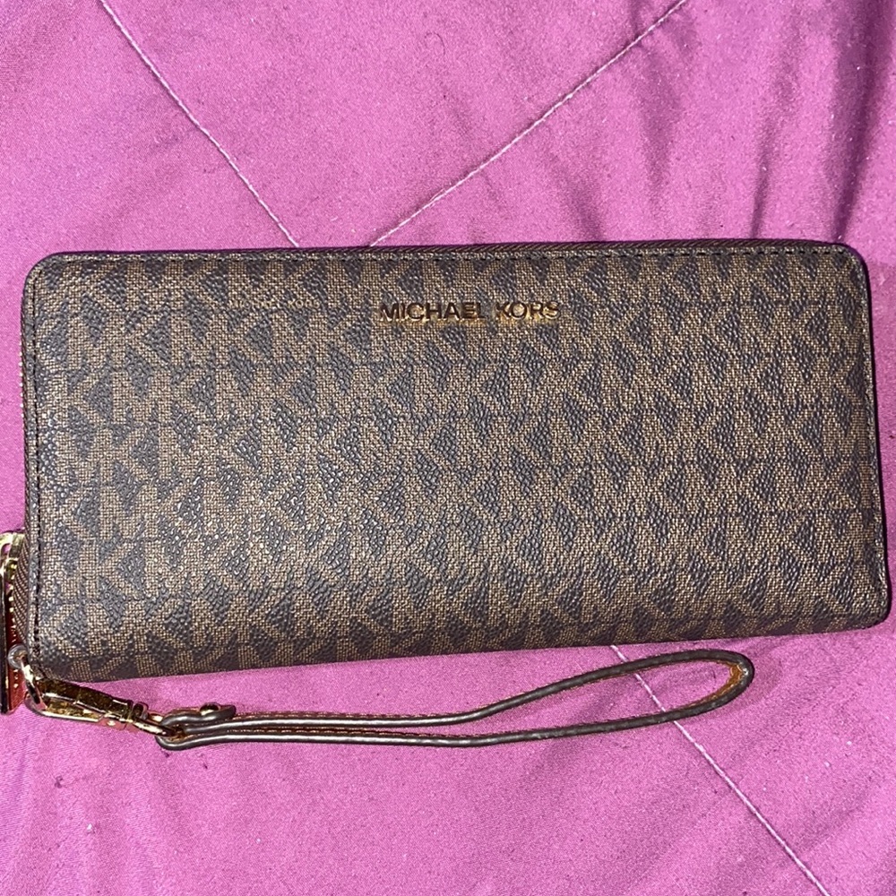 MICHAEL MICHAEL KORS
Large Logo Continental Wallet